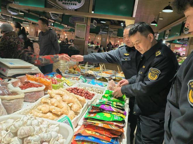 黄陂区开展农贸市场食品安全与经营秩序交叉检查 营造放心消费环境(图2)