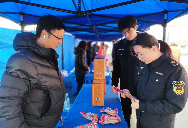 江苏省仪征市市场监管局大仪分局护航大仪牛宴美食品鉴会食品安全(图1)