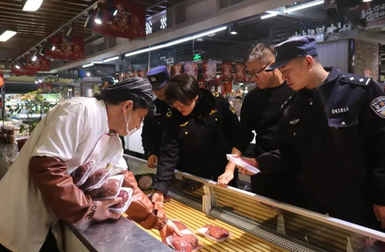 新疆焉耆县市场监管局开展节前食品安全大检查(图1)