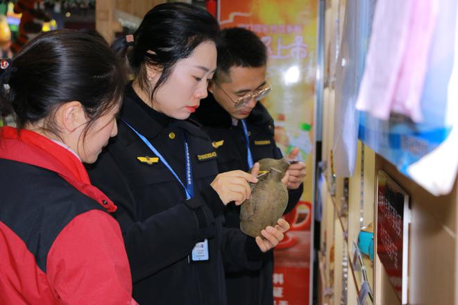 天全县市场监管局开展元旦节前食品安全检查(图1)