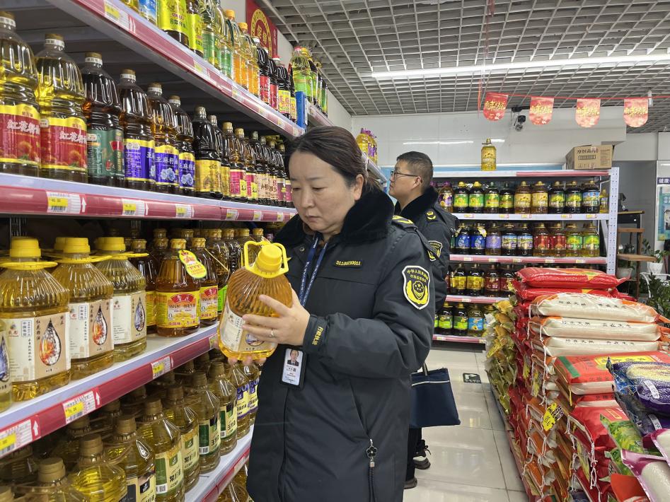 新疆疏附县市场监管局开展食品安全专项检查(图1)