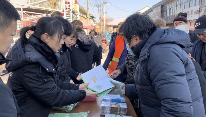 东平县市场监管局开展食品安全“你点我检进大集服务惠民生”活动(图1)