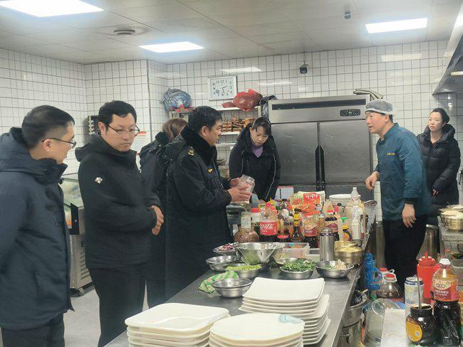 敦化市渤海街道开展春节前餐饮场所食品安全大检查(图2)