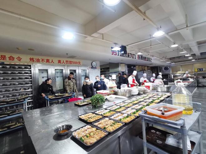 巴州区宕梁市场监管所开展春节节前餐饮单位食品安全检查(图1)