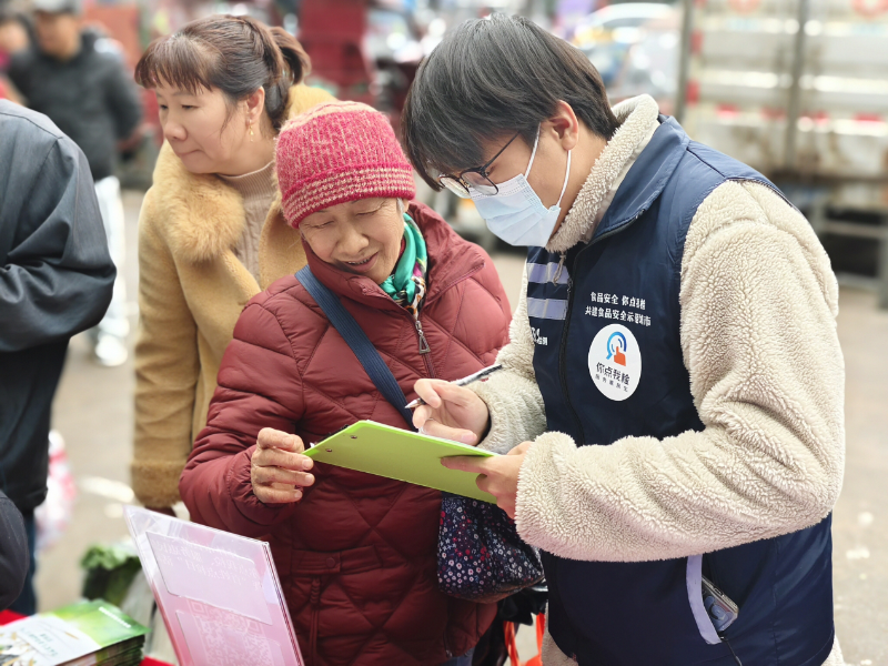 突出“实干创新” 广西桂林市食品安全“你点我检”活动持续走深走实(图2)