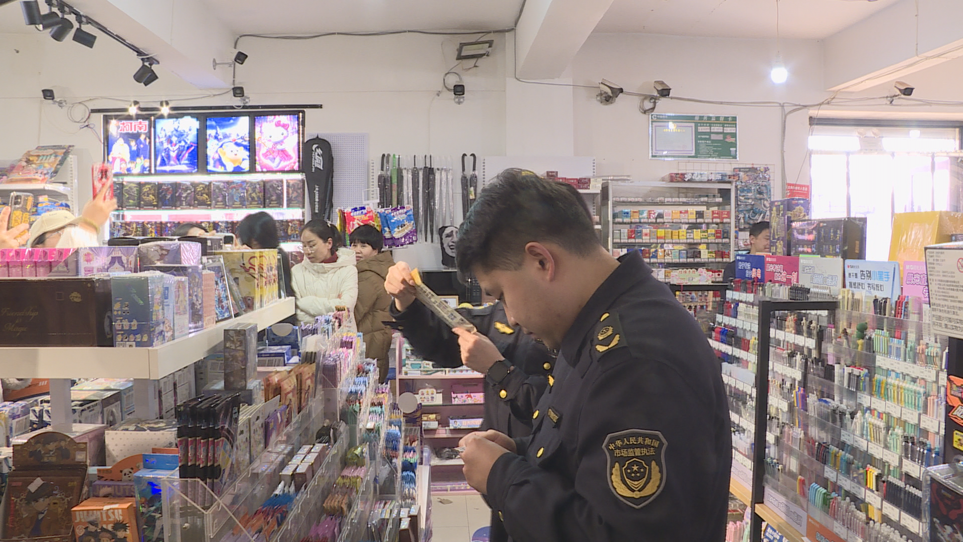 延吉市开展校园周边食品安全检查 护航师生健康(图2)